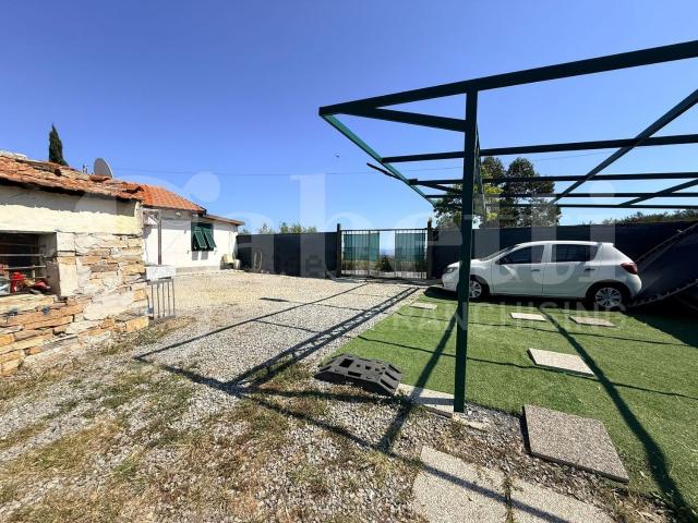 Case e ville in vendita di 104 m² in Strada Civezza