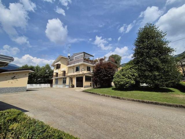 Case e ville in vendita di 1058 m² in Via Gian Giacomo Massarotti, 24