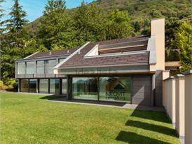 Case e ville in vendita di 1059 m² in Strada Fosso Fogliano, 15