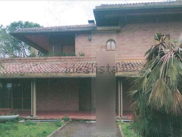 Case e ville in vendita di 1059 m² in Strada Fosso Fogliano, 15