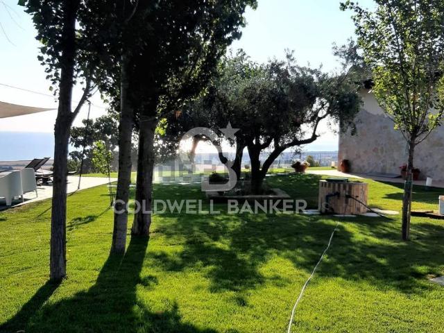 Case e ville in vendita di 1050 m² in Contrada Montebello
