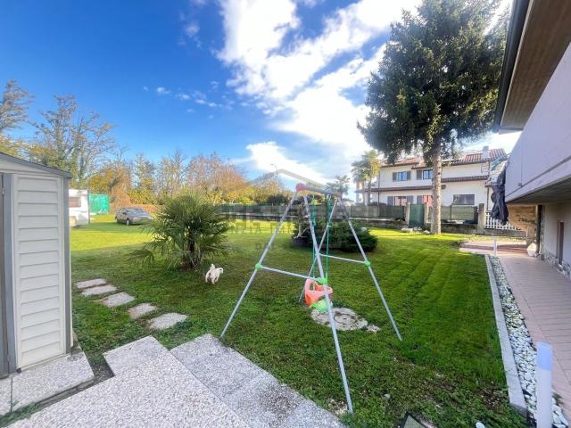 Case e ville in vendita di 105 m² in Via Cologno