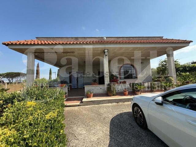 Case e ville in vendita di 165 m² in Via Acciarella, 123