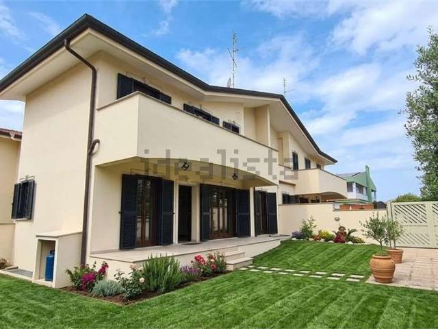 Case e ville in vendita di 105 m² in Via Botticelli, 10