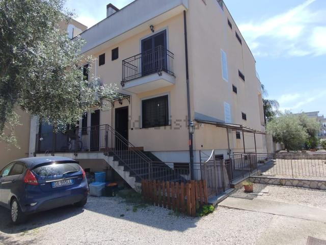 Case e ville in vendita di 105 m² in Via G. Marconi