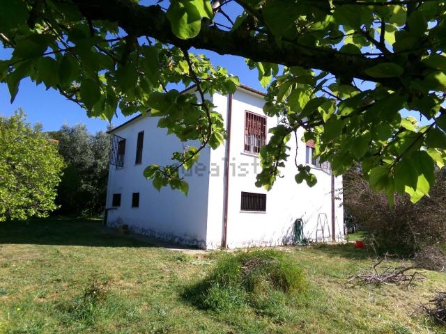 Case e ville in vendita di 105 m² in Via degli Olivi, 10