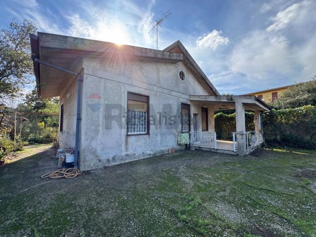 Case e ville in vendita di 105 m² in Via della Zagara, 12