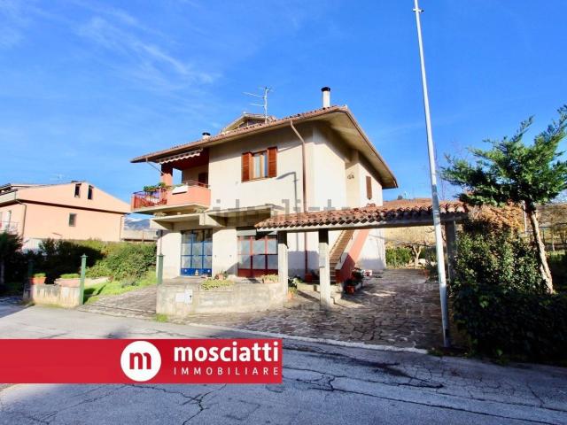 Case e ville in vendita di 105 m² in Via F. Galli