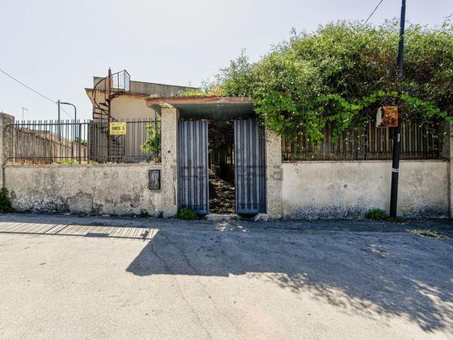 Case e ville in vendita di 105 m² in Via San Corrado, 36