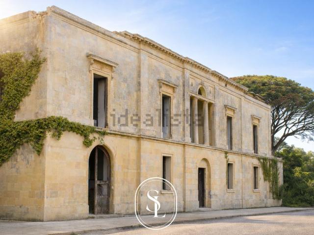 Case e ville in vendita di 106779 m² in Via Vecchia Com.le Corigliano Maglie
