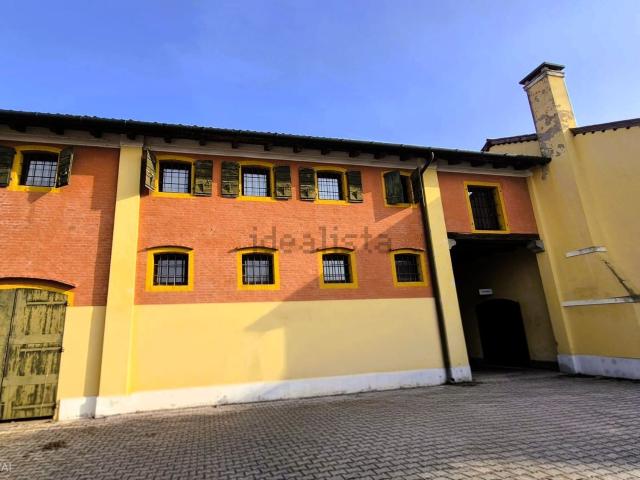 Case e ville in vendita di 1068 m² in Via Cavin di Sala, 388