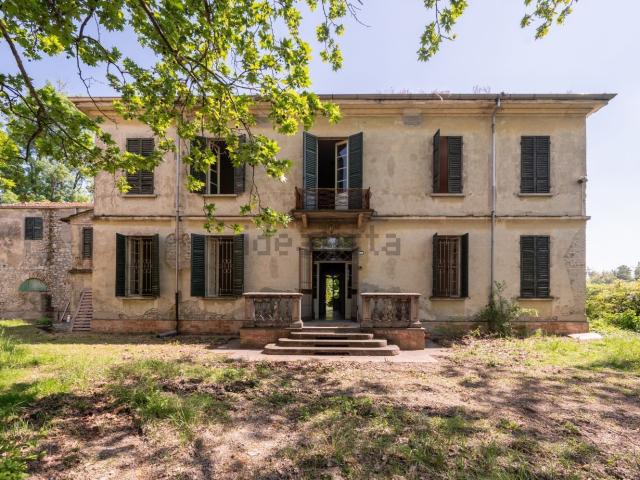Case e ville in vendita di 1060 m² in Frazione Lemignano