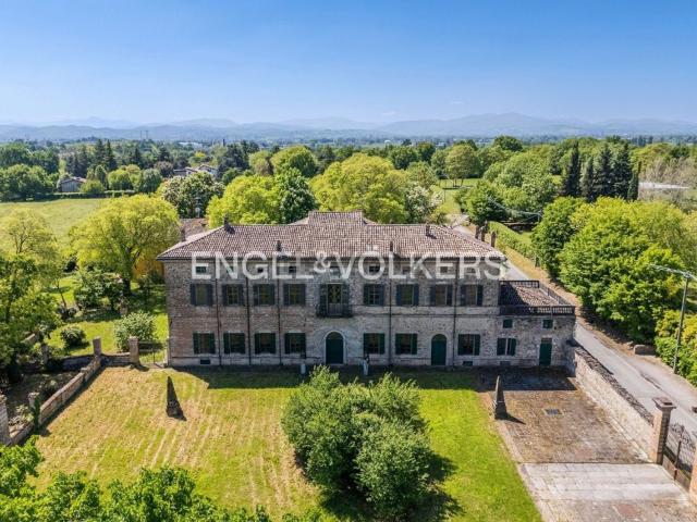 Case e ville in vendita di 1060 m² in Via Monte