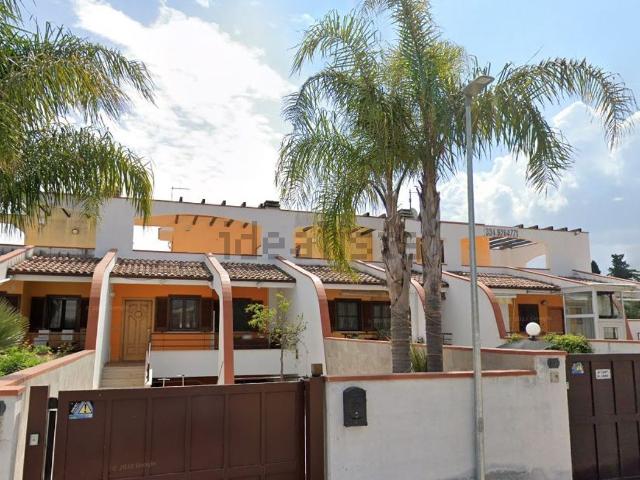 Case e ville in vendita di 106 m² in Via al Fuheis Giordania, 2