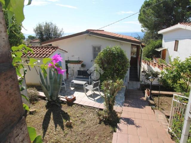 Case e ville in vendita di 106 m² in Via dei Gerani