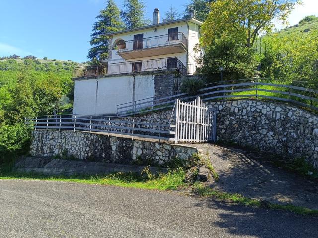 Case e ville in vendita di 106 m² in Via Monte Scalambra Alta