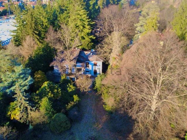 Case e ville in vendita di 1078 m² in Via Monte Orsa, 58