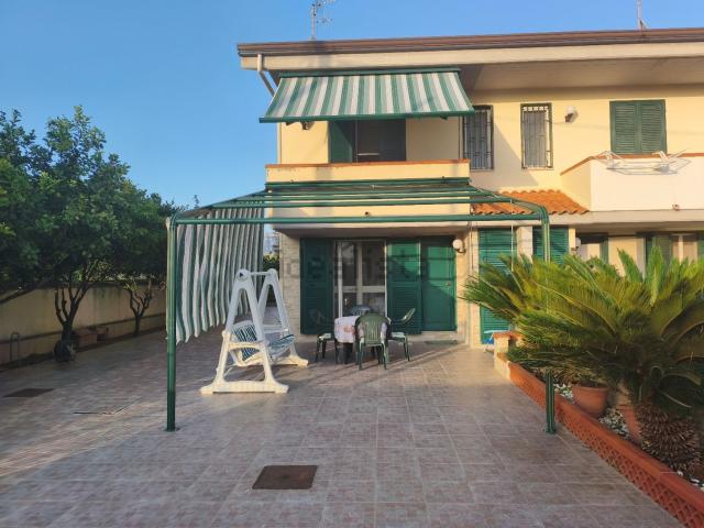 Case e ville in vendita di 107 m² in Via Apollo, 6