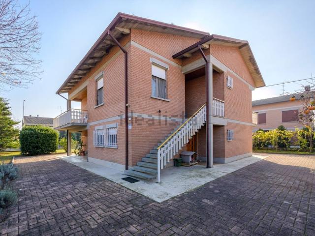 Case e ville in vendita di 107 m² in Via Ezio Comparoni