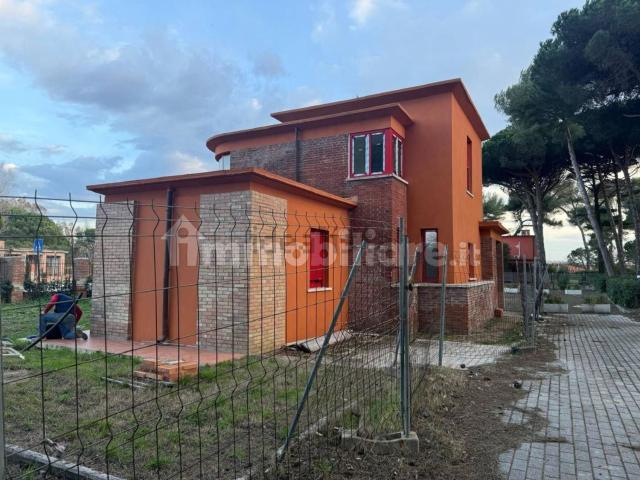 Case e ville in vendita di 107 m² in Viale del Tirreno, 359