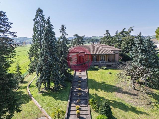 Case e ville in vendita di 1085 m²