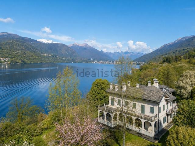 Case e ville in vendita di 1086 m² in Via Crabbia