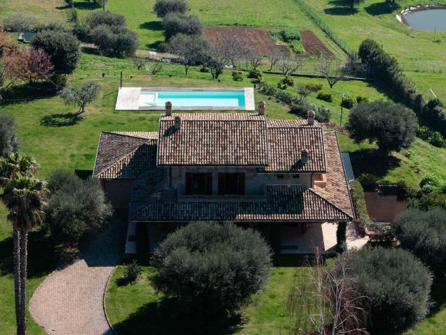 Case e ville in vendita di 1080 m² in Contrada San Domenico