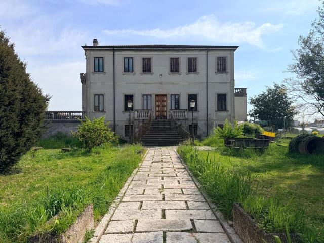Case e ville in vendita di 1080 m² in Via Lunga, 2