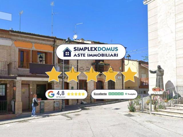 Case e ville in vendita di 108 m² in Via Roma