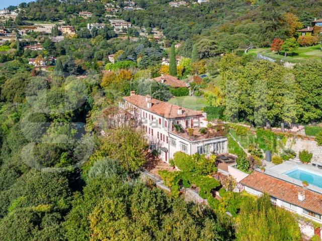 Case e ville in vendita di 1094 m² in Via Patrocinio, 14