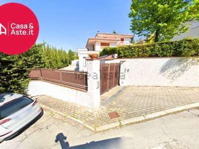 Case e ville in vendita di 1092 m² in Via Boncore, 2