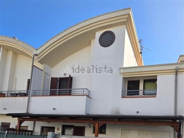 Case e ville in vendita di 109 m² in Via A. Peracchia