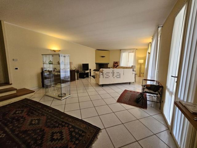 Case e ville in vendita di 1109 m²