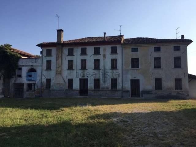 Case e ville in vendita di 1100 m²