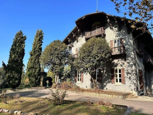 Case e ville in vendita di 1100 m²