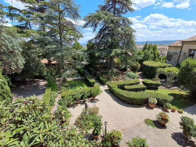 Case e ville in vendita di 1100 m²