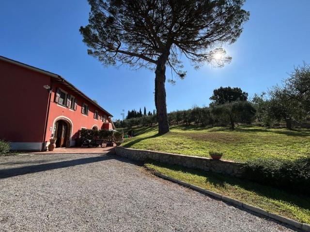 Case e ville in vendita di 1100 m² in Via Orazio Bacci