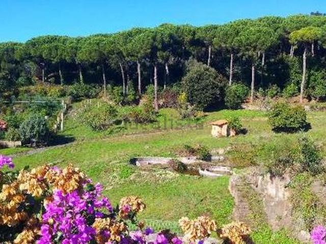 Case e ville in vendita di 1100 m² in Via appia nuova