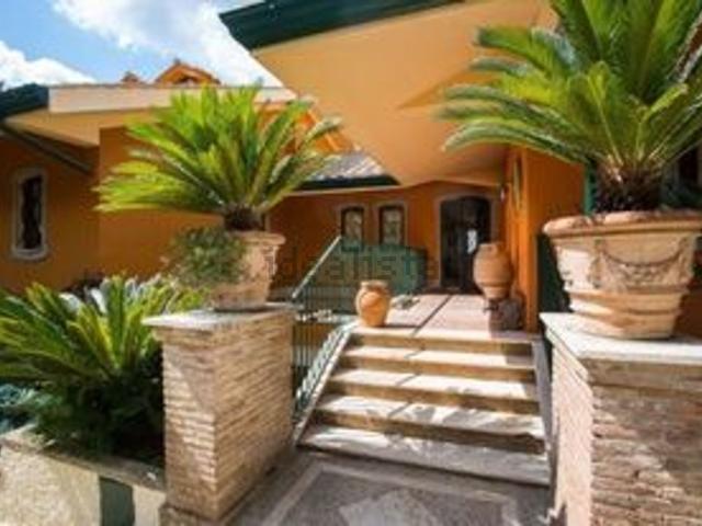 Case e ville in vendita di 1100 m² in Via del tuscolo