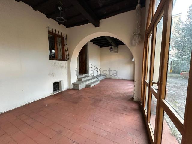 Case e ville in vendita di 1100 m² in Via delle Gore