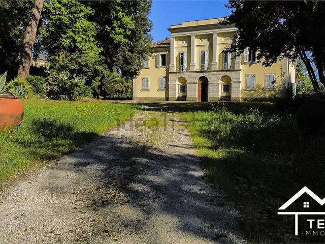Case e ville in vendita di 1100 m² in Via Tavola d&apos Argento, 32