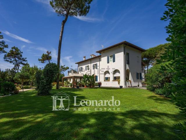 Case e ville in vendita di 1100 m² in Viale Italico