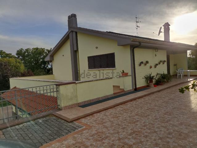 Case e ville in vendita di 110 m² in Via Colle Girello