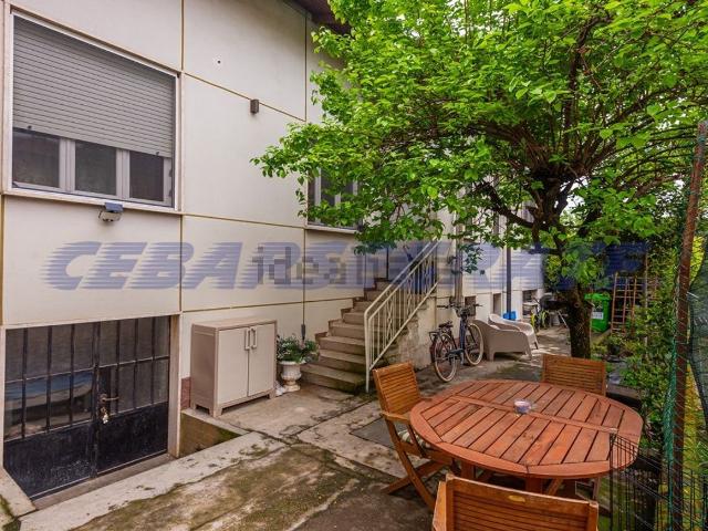 Case e ville in vendita di 110 m² in Via Conte Suardi