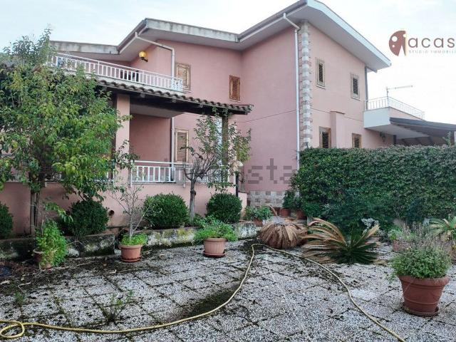 Case e ville in vendita di 110 m² in Via Chiesazza Sperone XI, 1