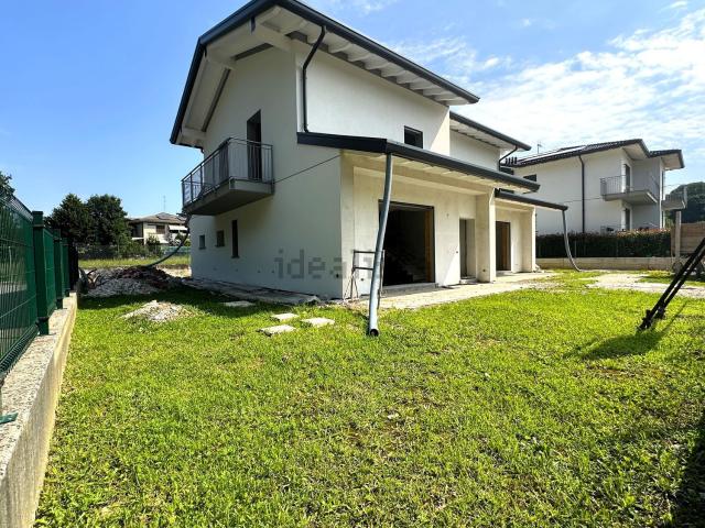 Villetta bifamiliare in vendita di 110 m² in Via Alcide De Gasperi, 1