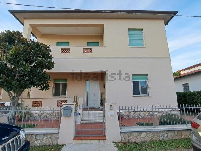Case e ville in vendita di 110 m² in Via Buccari