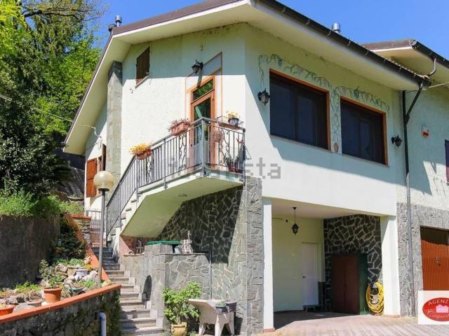 Case e ville in vendita di 110 m² in Via G. B. Parodi, 26