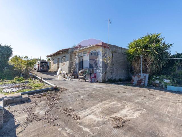 Case e ville in vendita di 110 m² in Via Garda, 51