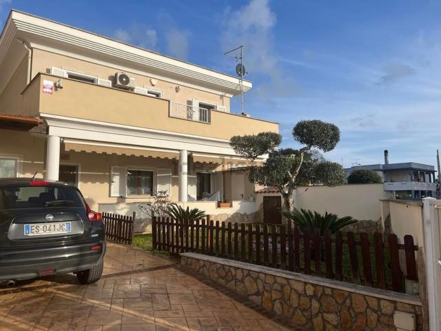 Case e ville in vendita di 110 m² in Via degli Abruzzi, 5